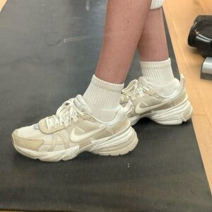Nike Women's V2K Sneakers size 9